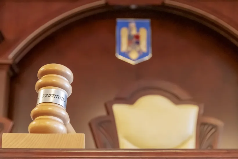 CCR: Statutul parlamentarilor poate fi modificat pentru a include obligația de raportare a întâlnirilor cu persoane terțe
