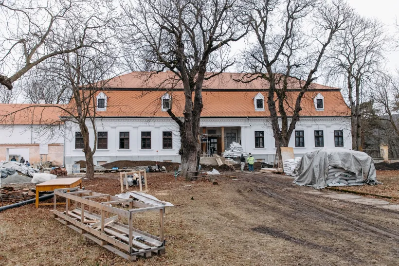 Castelul Mikó din Olteni renaște, pas cu pas
