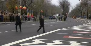 1 Decembrie la București: parada militară a început cu intonarea imnului și depunerea de coroane