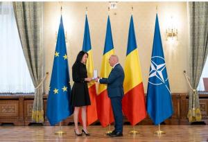 Ilie Bolojan i-a acordat Cristinei Neagu Ordinul Național Serviciul Credincios în Grad de Cavaler