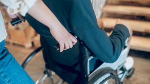 Cum a ajuns România să aibă peste 800.000 de persoane cu handicap