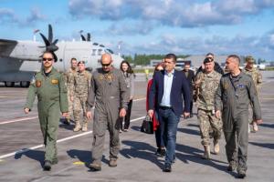 Al doilea pilot român implicat în doborârea dronei din Estonia, decorat de ministrul Apărării