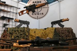 Plan ambițios la Cugir: România va fabrica „cea mai modernă armă de asalt din lume”, spune Miruță