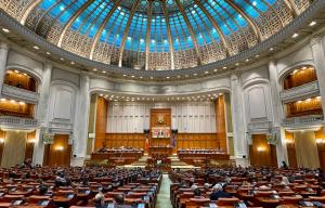 Sondaj Eurobarometru: Încrederea în Guvern și Parlament rămâne sub nivelul celei acordate UE