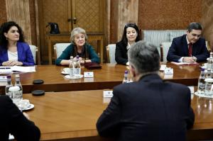 Comisarul european pentru coeziune și reforme primit la Palatul Victoria de premierul Marcel Ciolacu