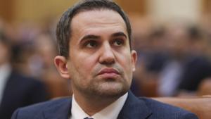 Ministrul Transporturilor îl critică pe premierul Bolojan: „Economia nu se repară prin biruri”