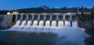 Proiect Hidroelectrica. O centrală electrică cu panouri fotovoltaice va fi amplasată pe un lac din Olt