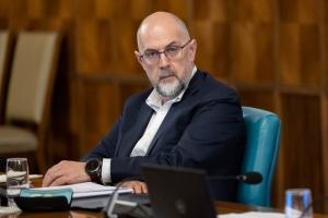 Începe sesiunea parlamentară. UDMR vrea legi noi pentru administrația publică și salariile directorilor de școli