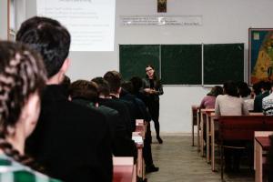 Parlamentul ar putea limita numărul zilnic de ore de curs la facultate