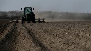 Soluție pentru reducerea costurilor în agricultură: motorină fără taxe la pompă