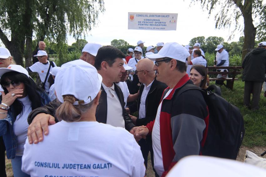 Concurs pentru pescarii nevăzători la o baltă din Galați