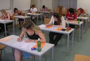 Intrarea la examene doar cu vaccin sau test COVID negativ