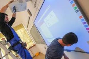 Cinci unităţi de învăţământ special din Brașov dotate printr-o finanțare PNRR