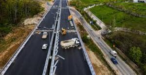 Mobilizare pe șantierul Sibiu–Pitești: 450 de muncitori accelerează finalizarea secțiunii 4