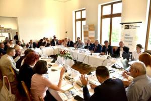 Interconectarea  localităților din județul nostru și conexiunea lor la drumurile naționale este o prioritate în acest mandat!