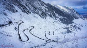 Transalpina, închisă între Rânca și Obârșia Lotrului din cauza ninsorii și poleiului