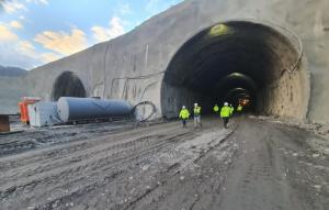 DRDP Craiova: Tunelul de la Robești a fost străpuns pe Autostrada Sibiu–Pitești