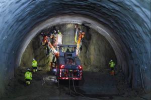 Ministrul Transporturilor: primul tunel forat pe o autostradă din România este aproape finalizat