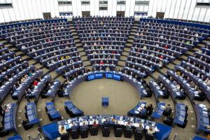 Întrebare în Parlamentul European: „Românii plătesc de 4 ori mai mult la energie decât alți europeni. Ce fel de piață unică este aceasta?”