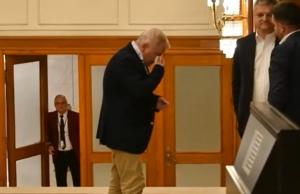 Un deputat susține că a fost bătut în Parlament: am fost agresat fizic, în mod golănesc, cu o lovitură cu genunchiul aplicat în zona nasului